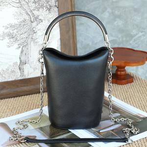 กระเป๋าถือหนังแท้ใบเล็กสำหรับผู้หญิง กระเป๋าใส่โทรศัพท์มือถือ ดีไซน์เรียบง่ายทันสมัย หนังวัวแท้ กระเป๋าสะพายข้างผู้หญิง - Product Image 3