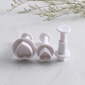 Pâte à <span class=keywords><strong>sucre</strong></span> en pâte de massepain artisanat argiles pâte à légumes biscuit en plastique grand emporte-pièce en forme de cœur 3 pièces - Product Image 1