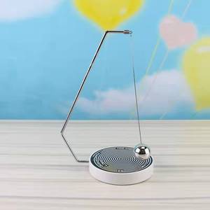 Pendolo Magnetico Colorato per Decisioni, Decorazione da Scrivania, Giocattolo Regalo in Vendita - Product Image 5