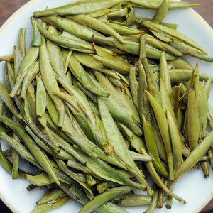 Baihao Yinzhen Té Blanco chino calidad superior orgánico Imperial venta al por mayor Fujian plata aguja <span class=keywords><strong>Fu</strong></span> <span class=keywords><strong>Ding</strong></span> hecho a mano suelto primavera té - Product Image 4