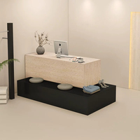 Caisse enregistreuse, magasin de vêtements pour femmes, comptoir de bar d'angle, boutique de mode simple et moderne, réception d'un salon de beauté et de coiffure
