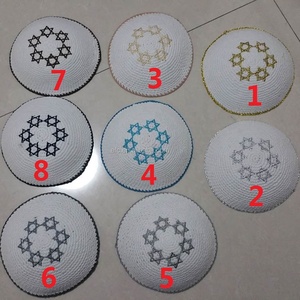 Kippah Yarmulka all'Uncinetto Fatta a Mano in Stock, Sfondo Bianco, Kippot Cappello Ebraico con Stella di David Pronto per la Spedizione - Product Image 2