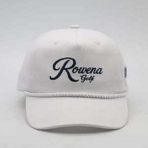 Casquette <span class=keywords><strong>de</strong></span> golf en toile blanche non structurée à 5 panneaux avec broderie personnalisée, bordure en corde sur le devant et boucle arrière en métal gravée - Product Image 1