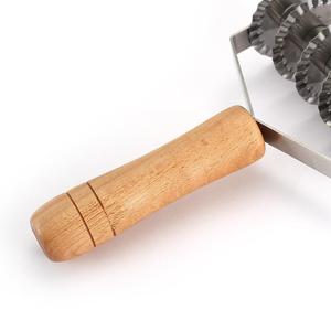 Rullo Tagliapasta in Acciaio Inossidabile Antiscivolo per Spaghetti e Pasta, Utensile da Cucina per Cottura e Pasticceria - Product Image 3
