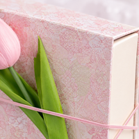 Boîte cadeau de luxe personnalisée pour sac à main avec poignée, emballage rigide en papier imprimé sur mesure pour cadeau de mariage, emballage pour cadeau floral
