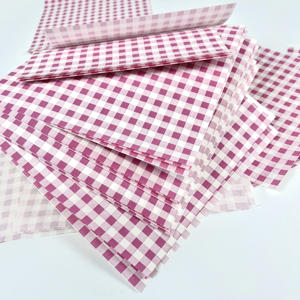 Papier d'emballage alimentaire écologique personnalisé avec logo, résistant à la graisse et à l'humidité, à carreaux, pour pizza, chips, frites - Product Image 1