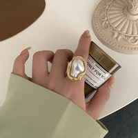 Bague de pinky vintage en forme géométrique avec fausse perle et verre électroplaqué, design élégant et personnalisé pour femme, ouverte, pour usage quotidien