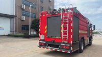 Camion de pompiers forestier haute performance HOWO 4x2 8000L avec pompe haute pression à vendre