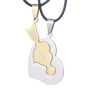 Collier de couple romantique en acier inoxydable, chaîne corde, design cœur percé avec flèche 'Je t'aime', pendentif bicolore tendance, vente en gros - Product Image 2