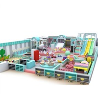 Aire de jeux intérieure pour enfants certifiée CE, sécurisée et adaptée aux tout-petits, avec grands toboggans en spirale, trampoline, labyrinthe et piscine à balles.