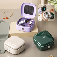 Kit de couture portable simple en plastique carré avec boîte à aiguilles magnétique et fil multicolore – Accessoires de couture manuelle pour la maison
