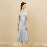 Longue robe élégante en soie de mûrier de style coréen avec double bretelles brodées de papillons Jupe slip en satin ODM pour dames
