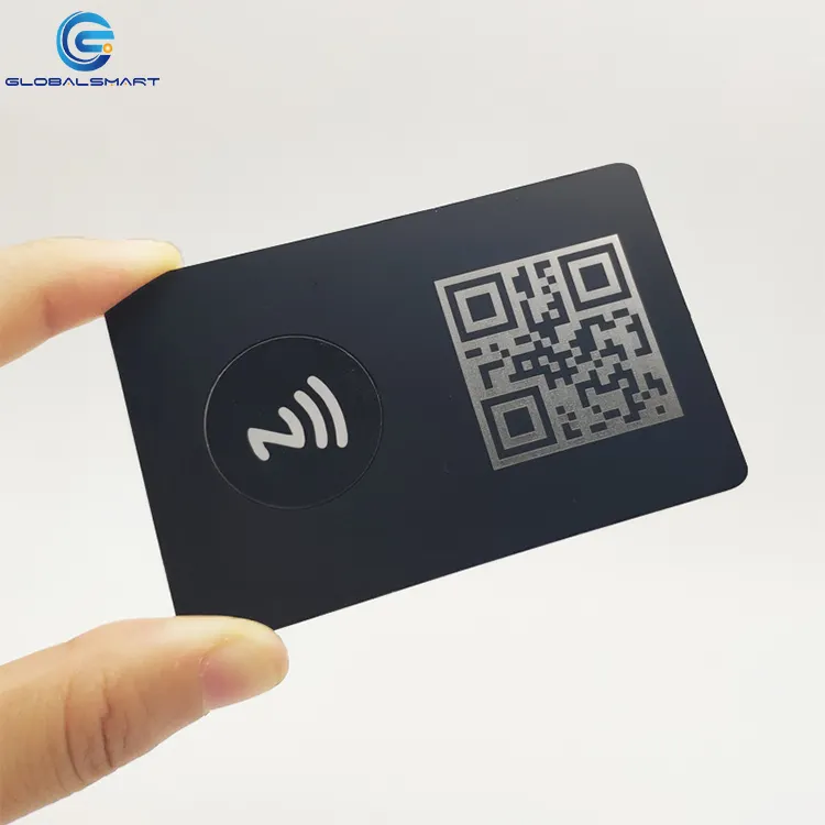 Tarjeta de visita de metal NFC negra mate y plateada cepillada con caja en blanco tarjeta de visita digital NFC personalizada para redes sociales