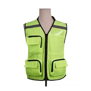 Gilet de sécurité réfléchissant à haute visibilité avec fermeture éclair, sangle, maille respirante, plusieurs poches et logo personnalisable sur le dos - Product Image 6