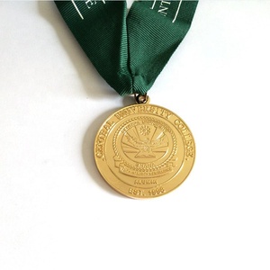 Medalla <span class=keywords><strong>de</strong></span> Honor del Campeonato <span class=keywords><strong>de</strong></span> Cricket del <span class=keywords><strong>Reino</strong></span> <span class=keywords><strong>de</strong></span> Arabia Saudita, Medallón <span class=keywords><strong>de</strong></span> Aleación <span class=keywords><strong>de</strong></span> Zinc Fundido a Presión, Premio <span class=keywords><strong>de</strong></span> Oro - Product Image 6