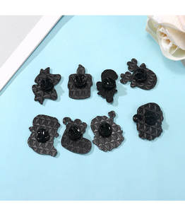 Rendier Sneeuwpop Kerstman Kerstspeld Verguld Metaal Zinklegering Anime Zachte Emaille Kerstcadeaus met Diamanten - Product Image 3