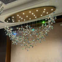 Lustre en cristal coloré en forme de fleur, projet d'intérieur personnalisé professionnel, luminaire suspendu de luxe, villa