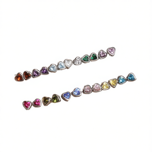 Orecchini a cuore in cristallo per donna, con strass incastonati, gioielli carini da indossare tutti i giorni, colore viola - Product Image 1