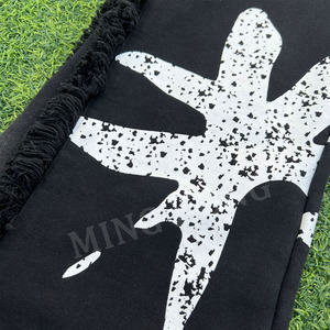 Pantalones de chándal acampanados con borlas laterales y logotipo estampado sin cordón de peso pesado OEM para hombre - Product Image 4