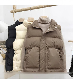 Nueva llegada Otoño Invierno mujer acolchado abajo chaleco Color <span class=keywords><strong>s</strong></span>ólido botón cremallera Puffer chaleco moda casual prendas de vestir chaleco - Product Image 1