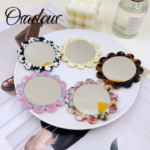 Oradour Dễ Thương Xách Tay Mini Trang Điểm Gương Cầm Tay Tùy Chỉnh Túi Với Acetate Xử Lý Và Hoa Hình Dạng Phong Cách Ngọt Ngào - Product Image 1