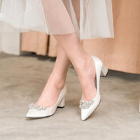 Escarpins à talon carré en satin pour femme, pointure 33-43, avec broche en strass, pour mariage, cérémonie ou soirée