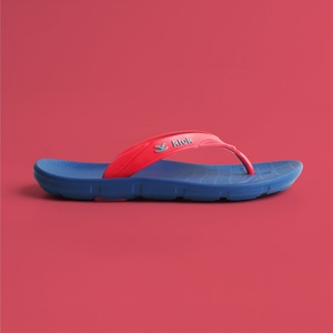 Calzado Infantil Adventure Ready Azul y Rojo con Tira de Goma Premium, Plantilla Anatómica y Suela GripLite+ para Uso Diario en la Playa y el Verano - Product Image 3