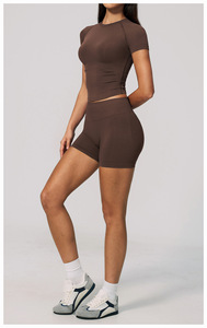 Conjunto Deportivo Sin Costuras con Cuello Redondo y Manga Corta, Pantalones Cortos de Cintura Alta con Efecto Levanta Glúteos, Secado Rápido para Actividades Deportivas - Product Image 5