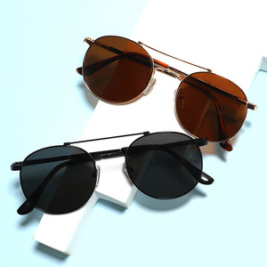 Lunettes de soleil unisexes à monture ronde en métal, noires, verres polarisés TAC UV400, pour la conduite, les voyages et les tenues tendance - Product Image 3