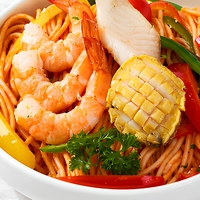 Pâtes surgelées personnalisées OEM style italien, calamars, crevettes, sauce crémeuse au fromage, mélange de fruits de mer, nouilles, fournisseur en gros, export