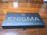 Boîte en carton rigide de luxe en forme de livre, faite à la main, avec logo personnalisé, gaufrage à chaud or, pelliculage mat, insert en éponge et doublure en velours