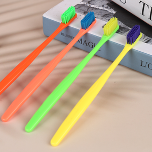 Cepillo de dientes de viaje colorido con mango de plástico y fácil de <span class=keywords><strong>llevar</strong></span> - Product Image 3