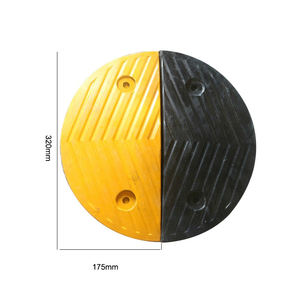 駐車場カーブロックラバーホイールストッパーケーブルランププラスチックラバースピードバンパーロードポータブルスピードハンプ販売用 - Product Image 1