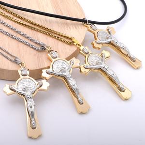 Cruz de crucifijo de San Benito de 3 pulgadas chapada en <span class=keywords><strong>oro</strong></span> auténtico de 24 quilates con collar - Product Image 6