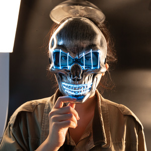 <span class=keywords><strong>Masque</strong></span> lumineux en plastique noir en forme <span class=keywords><strong>de</strong></span> crâne d'Halloween, lumière froide, 24,5x16x7,5cm, pour accessoires <span class=keywords><strong>de</strong></span> bar et <span class=keywords><strong>de</strong></span> soirée dansante - Product Image 1