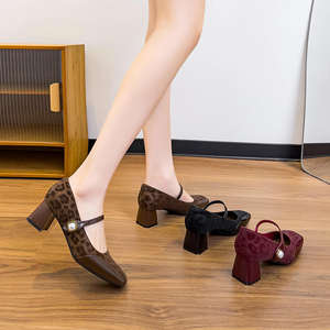 รองเท้าผู้หญิงขายดีปี 2025 คุณภาพสูง รองเท้าส้นสูงแบบสวมสำหรับงานแต่งงาน ส้นสูงทรงเหลี่ยม รองเท้าสไตล์แมรี่เจนแบบหนา รองเท้าส้นเตี้ยแบบเรโทร - Product Image 6