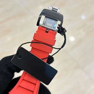 Une nouvelle montre sport pour homme, tendance, haut de gamme, de qualité supérieure, avec réserve de marche, bracelet en caoutchouc, étanche et squelettée, à mouvement mécanique. - Product Image 5