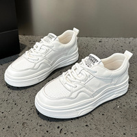 Baskets compensées en cuir véritable perforé pour femme, à lacets, respirantes, avec empeigne ajourée et semelle verte contrastante, chaussures décontractées