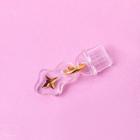 Porte-clés anti-poussière en acrylique brillant avec dessin animé mignon personnalisé pour iPhone iPad Type-C, bouchon de port de charge, pendentif, breloque