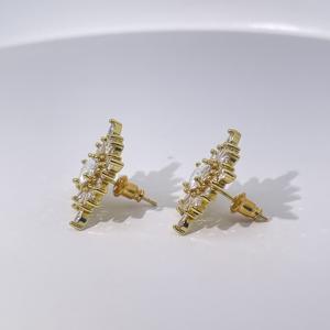 Boucles d'oreilles clous flocon de neige pour femmes, en laiton plaqué or, luxueuses, classiques et élégantes, de Tianyu Gems. - Product Image 1