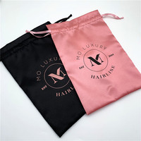 Sac en satin de soie coloré personnalisé d'usine OEM sac à poussière en satin de soie de luxe pour faisceaux de cheveux extension de cheveux perruque sac de rangement en satin