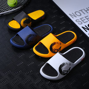 ورق هاواي أسود سادة ، صنادل رياضية بشخصية صينية بالجملة ، صنادل بلاستيكية لامعة قابلة للإنزلاق ، أحذية للرجال بالجملة - Product Image 3