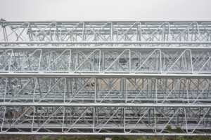 Torre de Telecomunicaciones Personalizable con Recubrimiento en V, Galvanizado en Caliente, Materiales SS400/SS540/Q235/Q345, Altura de 60-180m para Móviles - Product Image 3