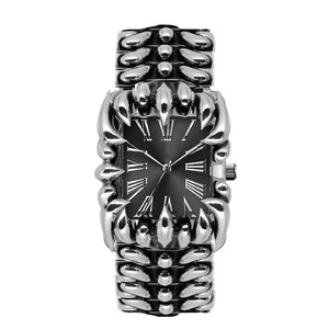 Montre à quartz carrée pour homme - étanche, au design unique, montre-bracelet tendance de niche avec motif griffe - Product Image 5