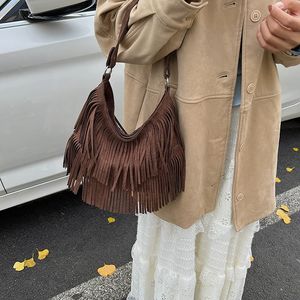 <span class=keywords><strong>Borsa</strong></span> a tracolla con frange stile Boho Vintage in pelle scamosciata <span class=keywords><strong>borsa</strong></span> a tracolla da donna di grande capacità Casual con nappe <span class=keywords><strong>postino</strong></span> sotto le ascelle - Product Image 6