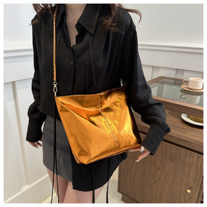 Sac fourre-tout à la mode Sac à bandoulière brillant de grande capacité. Z0094 - Product Image 1