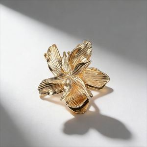 Vente en gros de pinces à cheveux dorées de haute qualité : élégantes et polyvalentes pour toutes les occasions - Product Image 4
