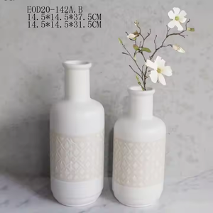 Jarrón <span class=keywords><strong>de</strong></span> cerámica <span class=keywords><strong>de</strong></span> fresa hecho <span class=keywords><strong>a</strong></span> mano minimalista elegante decoración del hogar tiendas <span class=keywords><strong>cerca</strong></span> <span class=keywords><strong>de</strong></span> <span class=keywords><strong>mí</strong></span> para decoración <span class=keywords><strong>de</strong></span> porcelana <span class=keywords><strong>de</strong></span> boda - Product Image 5