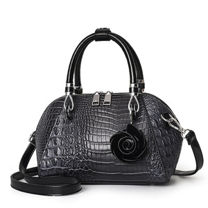 Shichen Luggage Bolso de mano para mujer con diseño de cocodrilo rojo, bolso de hombro suave mediano, bolso cruzado para uso diario, verano 2023 - Product Image 4