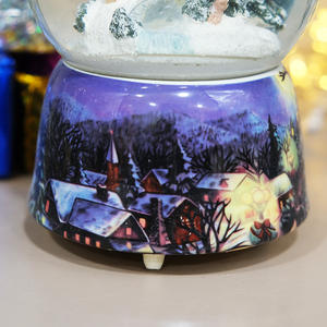 Nouveau Design personnalisé 100mm décorations de noël globe à neige en résine avec lumières de musique - Product Image 2